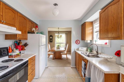 Photo 4 at 28 Pae Drive, Painswick North, Barrie