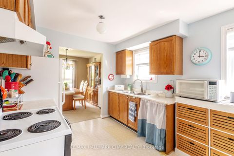 Photo 5 at 28 Pae Drive, Painswick North, Barrie
