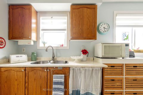 Photo 7 at 28 Pae Drive, Painswick North, Barrie