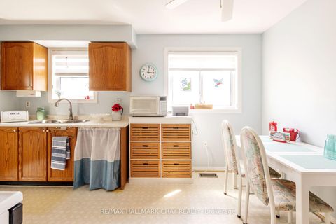 Photo 9 at 28 Pae Drive, Painswick North, Barrie