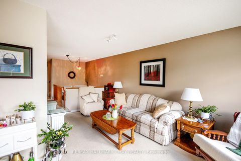 Photo 16 at 28 Pae Drive, Painswick North, Barrie