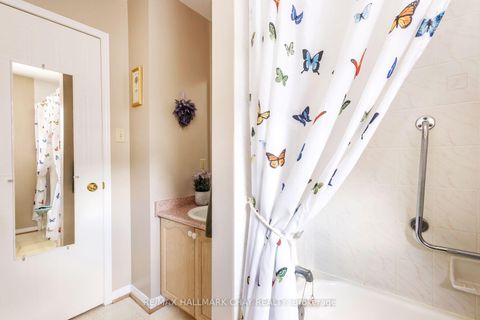 Photo 22 at 28 Pae Drive, Painswick North, Barrie