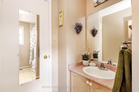 Photo 23 at 28 Pae Drive, Painswick North, Barrie