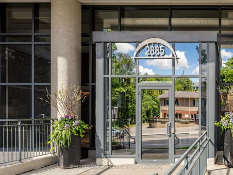 Photo 2 at 1029 - 2885 Bayview Avenue, Bayview Village, Toronto