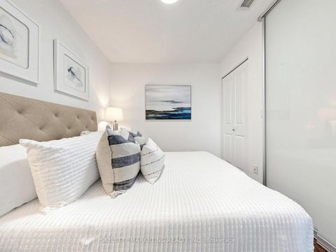 Photo 22 at 1029 - 2885 Bayview Avenue, Bayview Village, Toronto
