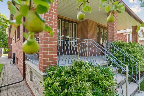 Photo 3 at 19 Coules Court, Alderwood, Toronto