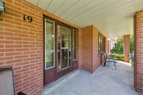 Photo 4 at 19 Coules Court, Alderwood, Toronto