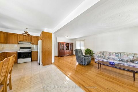 Photo 6 at 19 Coules Court, Alderwood, Toronto