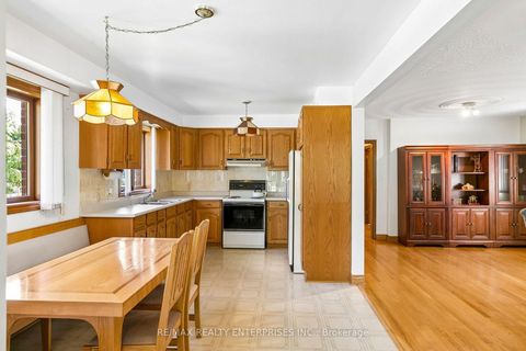 Photo 8 at 19 Coules Court, Alderwood, Toronto