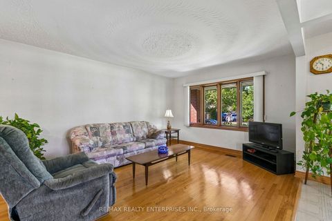 Photo 9 at 19 Coules Court, Alderwood, Toronto