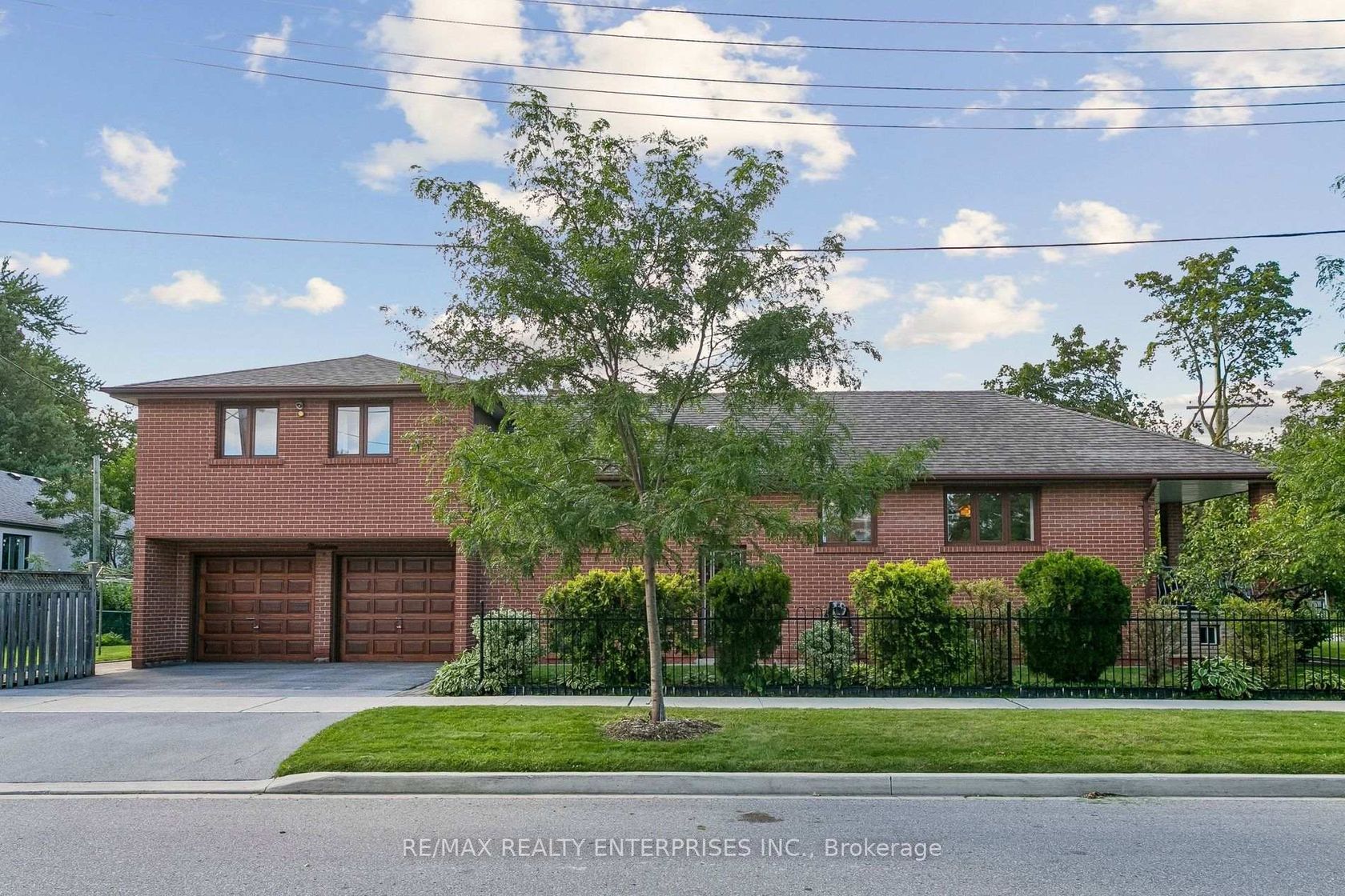 19 Coules Court, Alderwood, Toronto 