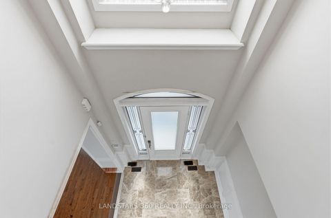 Photo 2 at 89 Hailsham Court, Vellore Village, Vaughan