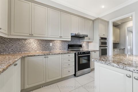 Photo 9 at 89 Hailsham Court, Vellore Village, Vaughan