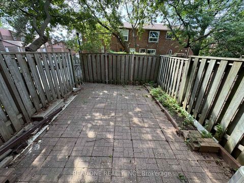 Photo 2 at 16 - 72 Dusay Place, L'Amoreaux, Toronto