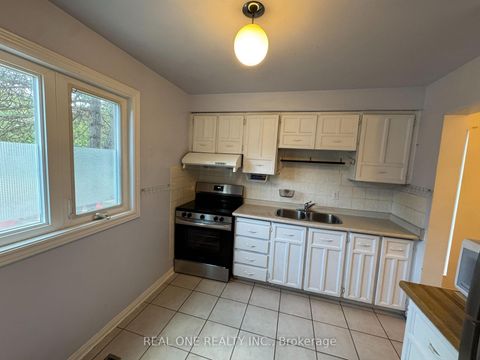 Photo 8 at 16 - 72 Dusay Place, L'Amoreaux, Toronto