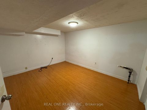 Photo 15 at 16 - 72 Dusay Place, L'Amoreaux, Toronto