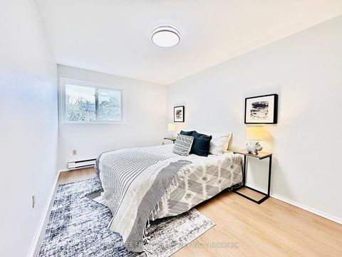 Photo 4 at 133 Thorny Vine Way E, Bayview Village, Toronto