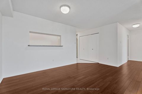 Photo 6 at 1410 - 11 Townsgate Drive, Yorkhill, Vaughan