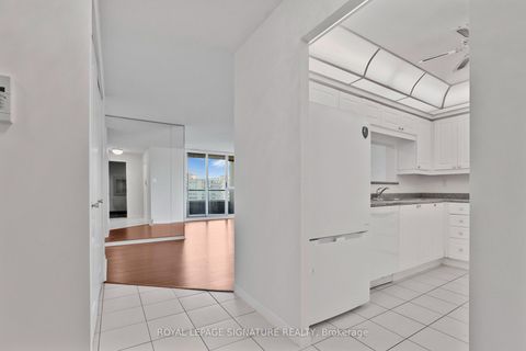 Photo 7 at 1410 - 11 Townsgate Drive, Yorkhill, Vaughan