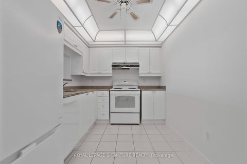 Photo 8 at 1410 - 11 Townsgate Drive, Yorkhill, Vaughan