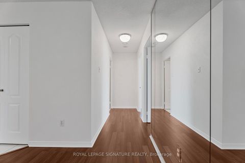 Photo 10 at 1410 - 11 Townsgate Drive, Yorkhill, Vaughan
