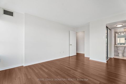 Photo 16 at 1410 - 11 Townsgate Drive, Yorkhill, Vaughan