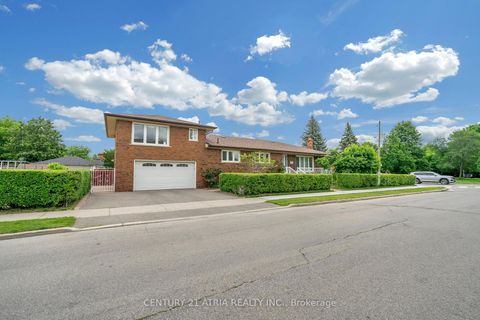 Photo 1 at 110 Harding Avenue, Amesbury, Toronto