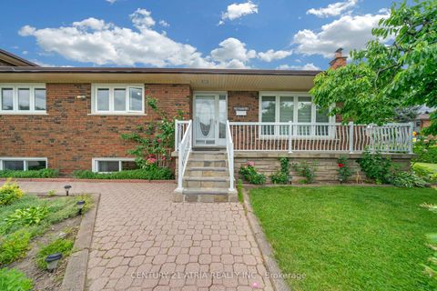 Photo 2 at 110 Harding Avenue, Amesbury, Toronto