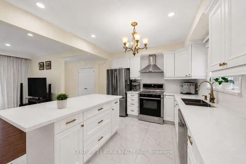 Photo 7 at 110 Harding Avenue, Amesbury, Toronto
