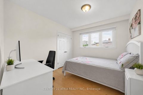 Photo 10 at 110 Harding Avenue, Amesbury, Toronto
