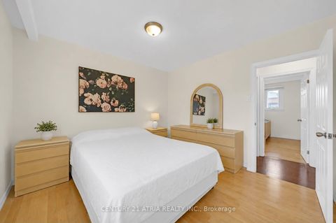 Photo 11 at 110 Harding Avenue, Amesbury, Toronto
