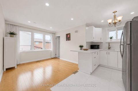 Photo 13 at 110 Harding Avenue, Amesbury, Toronto