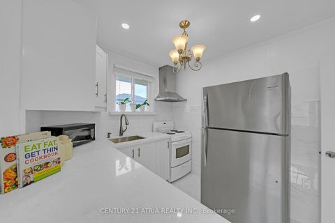 Photo 15 at 110 Harding Avenue, Amesbury, Toronto