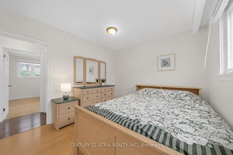 Photo 16 at 110 Harding Avenue, Amesbury, Toronto