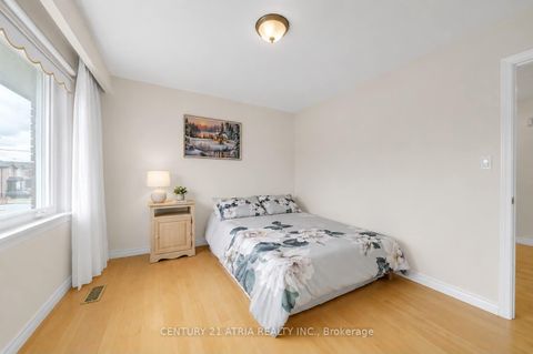 Photo 18 at 110 Harding Avenue, Amesbury, Toronto
