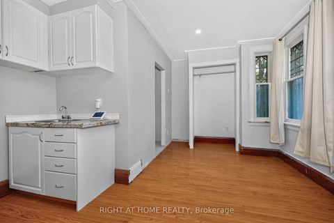 Photo 3 at 85 Maple Avenue, City Centre, Barrie