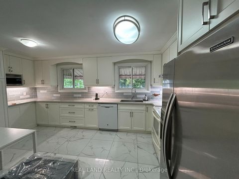 Photo 4 at 37 Pawnee Avenue, Pleasant View, Toronto