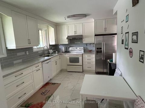 Photo 5 at 37 Pawnee Avenue, Pleasant View, Toronto