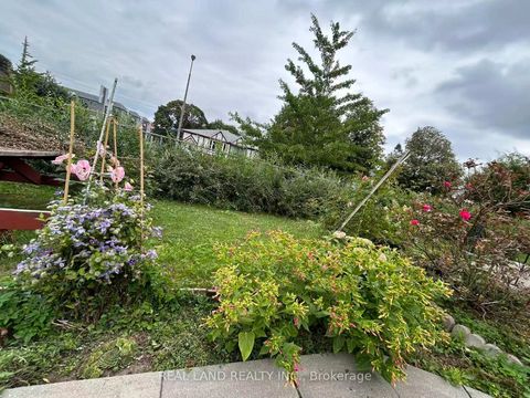 Photo 20 at 37 Pawnee Avenue, Pleasant View, Toronto