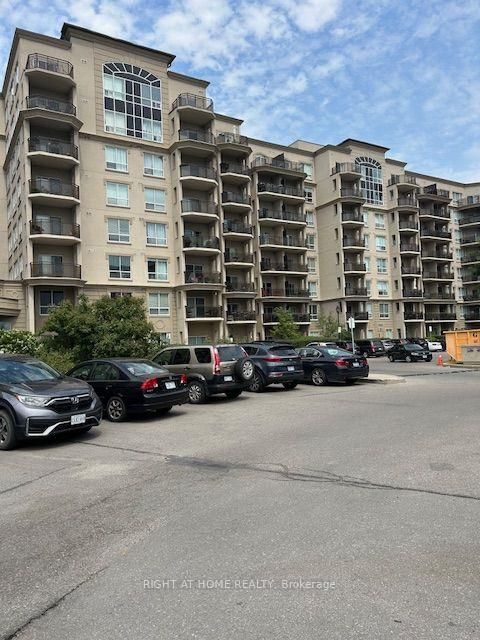 Photo 1 at 403 - 2 Maison Parc Court, Lakeview Estates, Vaughan