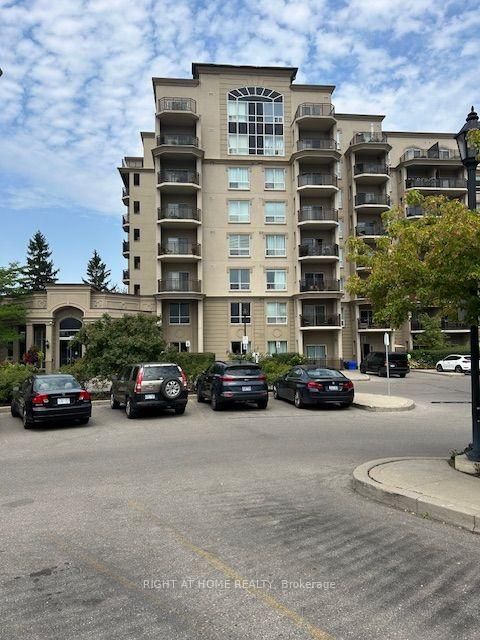 Photo 2 at 403 - 2 Maison Parc Court, Lakeview Estates, Vaughan
