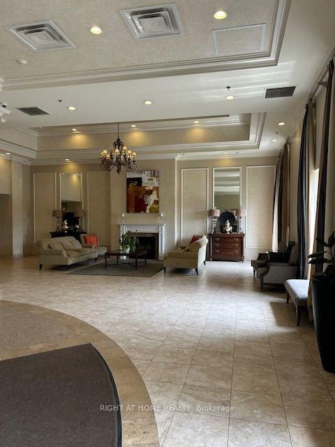 Photo 4 at 403 - 2 Maison Parc Court, Lakeview Estates, Vaughan