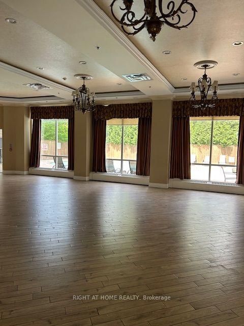 Photo 5 at 403 - 2 Maison Parc Court, Lakeview Estates, Vaughan