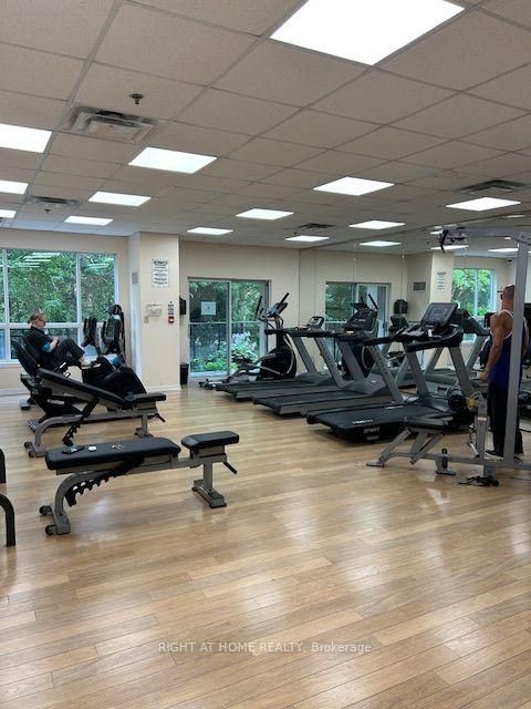 Photo 9 at 403 - 2 Maison Parc Court, Lakeview Estates, Vaughan
