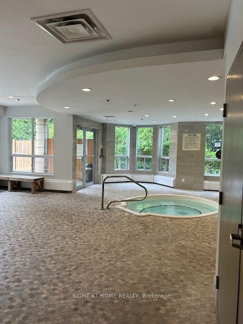Photo 16 at 403 - 2 Maison Parc Court, Lakeview Estates, Vaughan