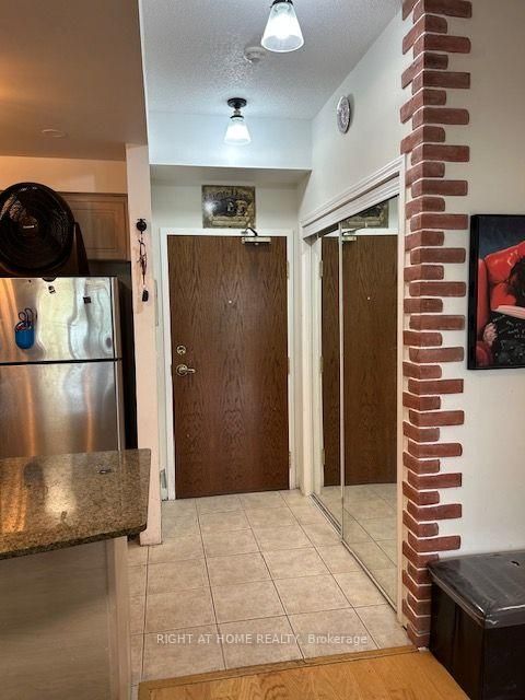 Photo 17 at 403 - 2 Maison Parc Court, Lakeview Estates, Vaughan