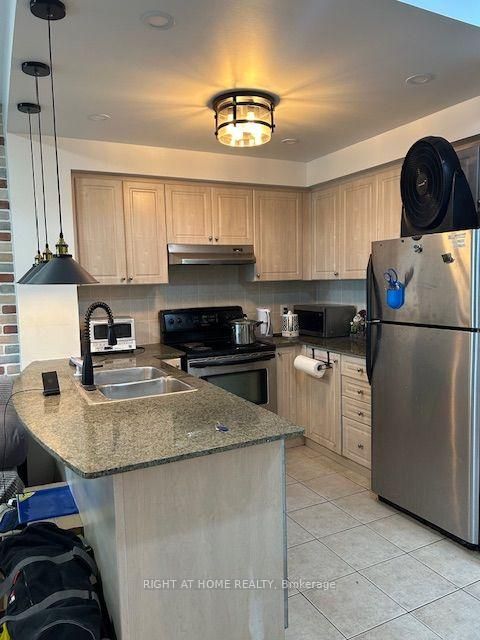 Photo 22 at 403 - 2 Maison Parc Court, Lakeview Estates, Vaughan