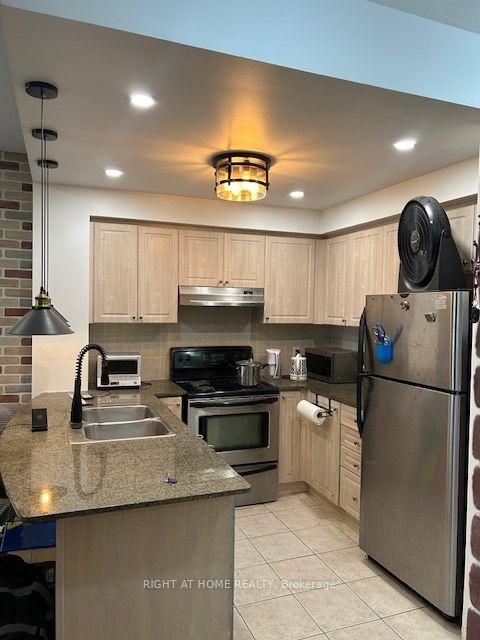 Photo 23 at 403 - 2 Maison Parc Court, Lakeview Estates, Vaughan