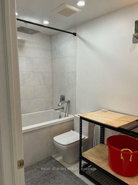 Photo 27 at 403 - 2 Maison Parc Court, Lakeview Estates, Vaughan