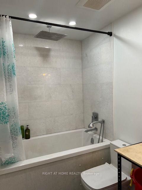 Photo 28 at 403 - 2 Maison Parc Court, Lakeview Estates, Vaughan